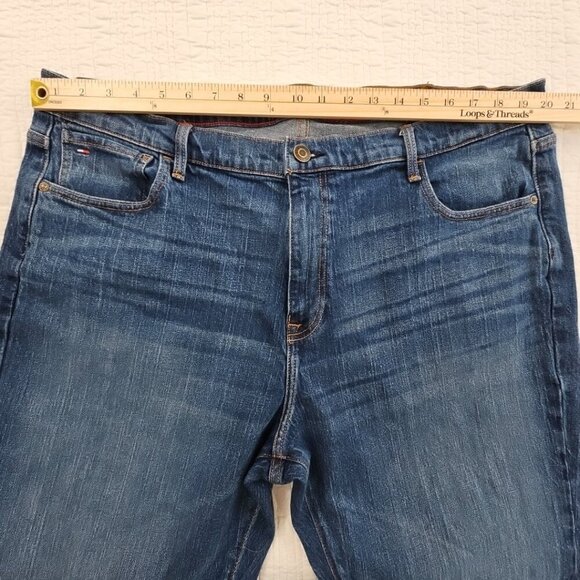 Tommy Hilfiger Jeans Men's 42x32 Stretch Medium Wash Denim Straight Leg EUC LN - Picture 3 of 12